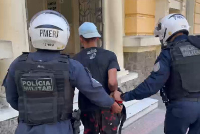 Suspeito é preso após furtar celular de estabelecimento no Centro de Niterói