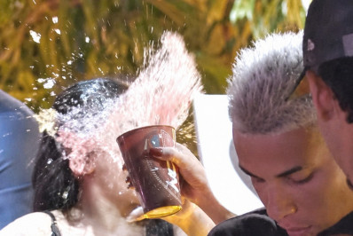 Copo na cara e puxão de cabelo: Andressa e Mirella saem no tapa no Rancho