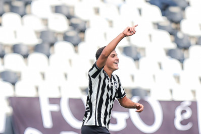 Joia valoriza temporada e exalta o Botafogo: 'Confiou no meu trabalho'