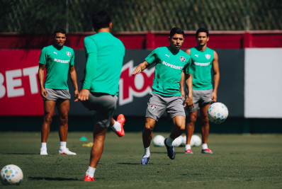 Savarino treina no Fluminense, e pode encarar o Remo