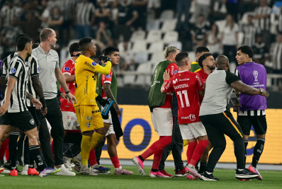 Botafogo x Cienciano termina em confusão e irritação com técnico