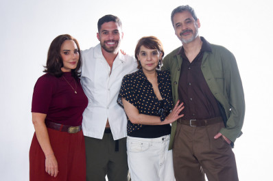 Hugo Bonèmer, Ingrid Gaigher e João Côrtes se caracterizam para 'Feliz Ano Velho', musical inspirado no livro de Marcelo Rubens Paiva - Reprodução / Instagram