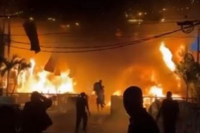 Vídeo: Incêndio de grandes proporções atinge bar na Barra da Tijuca