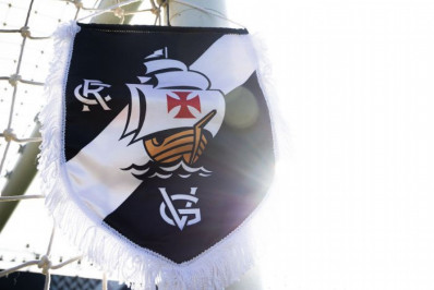 Clubes e ex-atletas: Vasco recebe parabéns pelos 128 anos de história