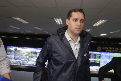 Prefeito pede que população evite áreas abertas devido a fortes ventos