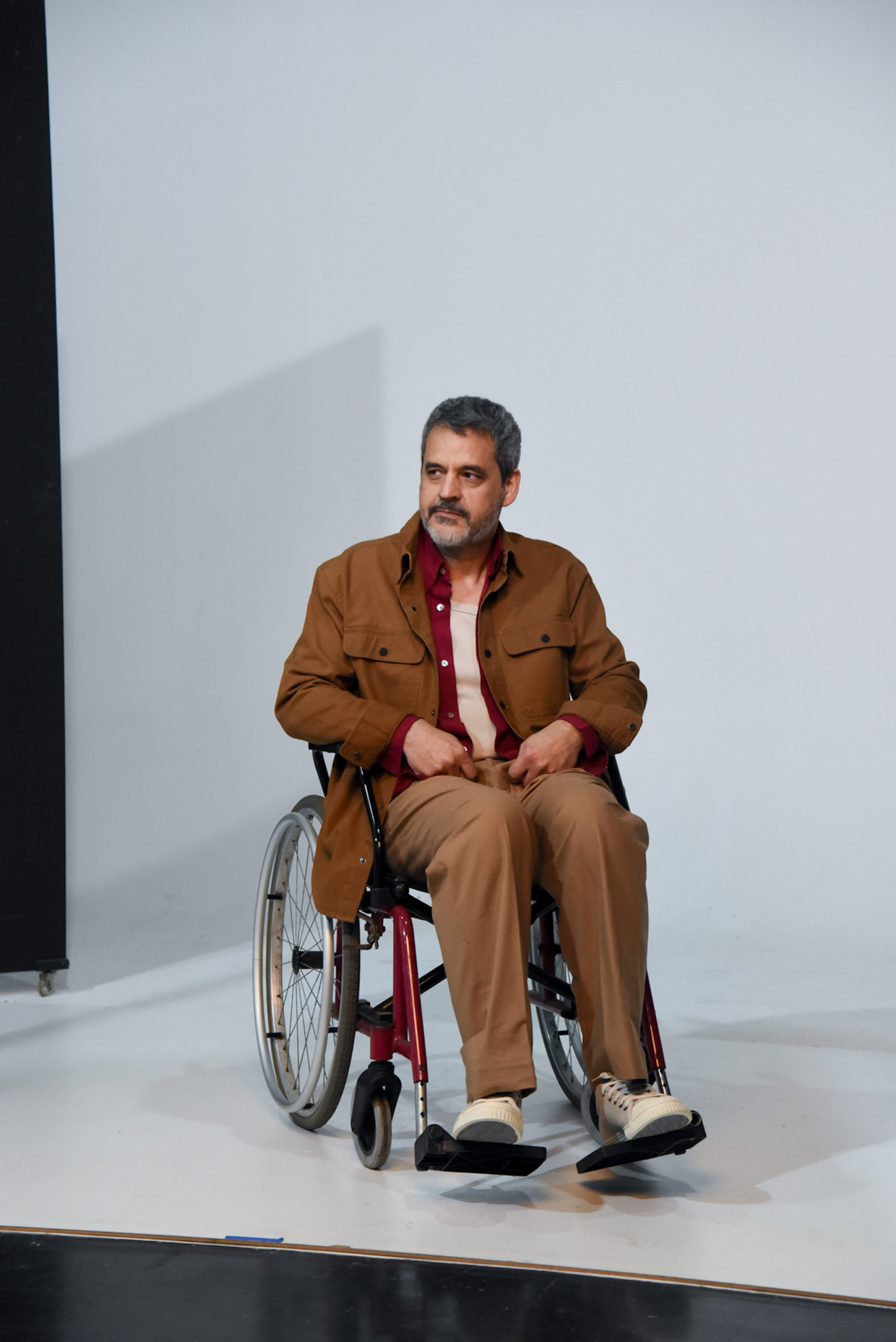Hugo Bonèmer, Ingrid Gaigher e João Côrtes se caracterizam para 'Feliz Ano Velho', musical inspirado no livro de Marcelo Rubens Paiva - Reprodução / Instagram