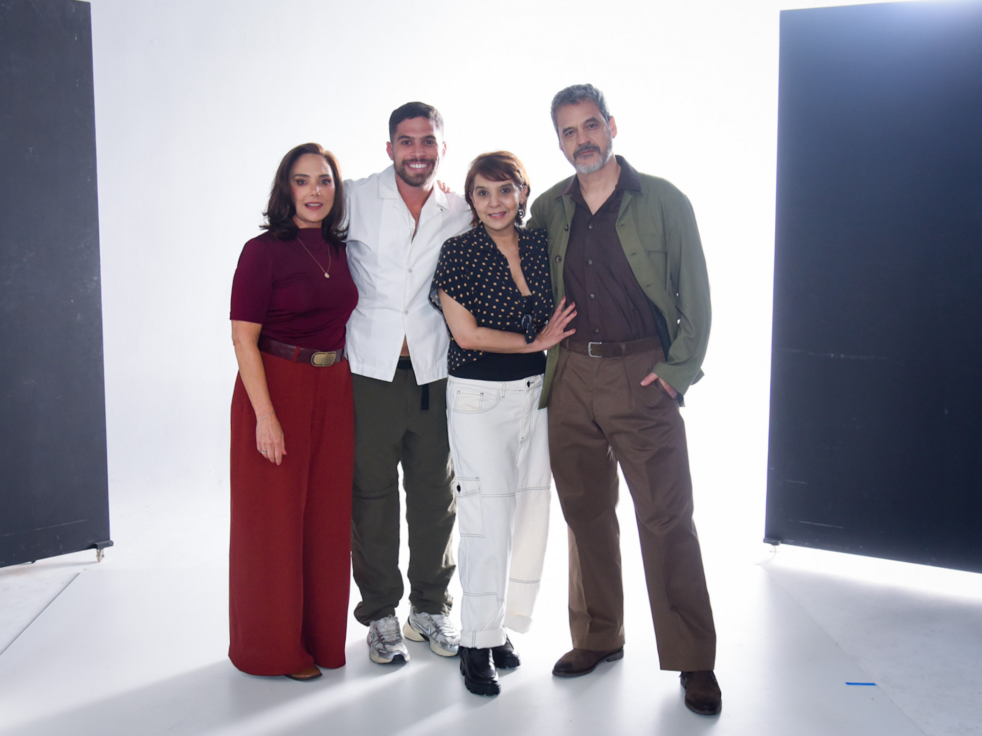 Hugo Bonèmer, Ingrid Gaigher e João Côrtes se caracterizam para 'Feliz Ano Velho', musical inspirado no livro de Marcelo Rubens Paiva - Reprodução / Instagram