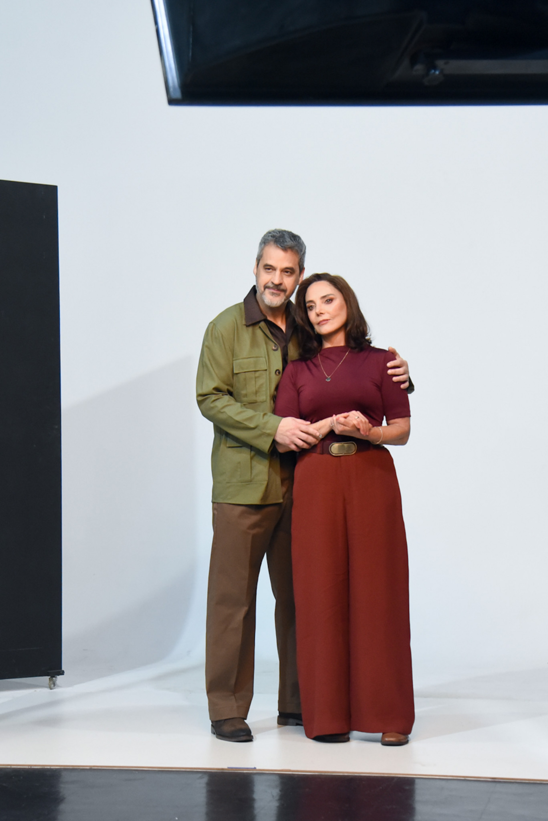 Hugo Bonèmer, Ingrid Gaigher e João Côrtes se caracterizam para 'Feliz Ano Velho', musical inspirado no livro de Marcelo Rubens Paiva - Reprodução / Instagram