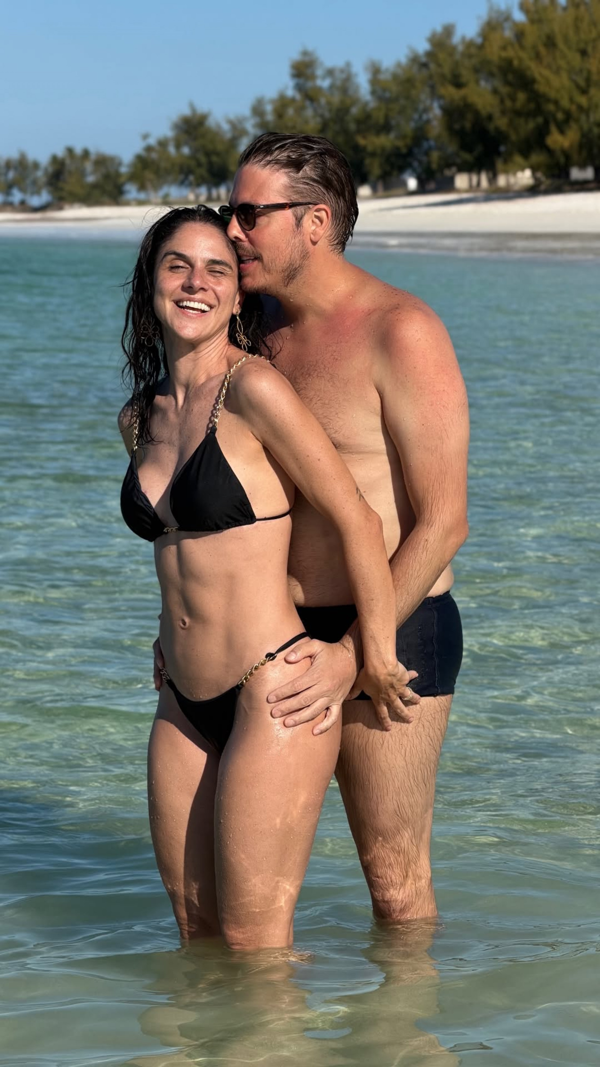 Fabio Porchat e Priscila Castello Branco posam em clima de romance - Reprodução do Instagram