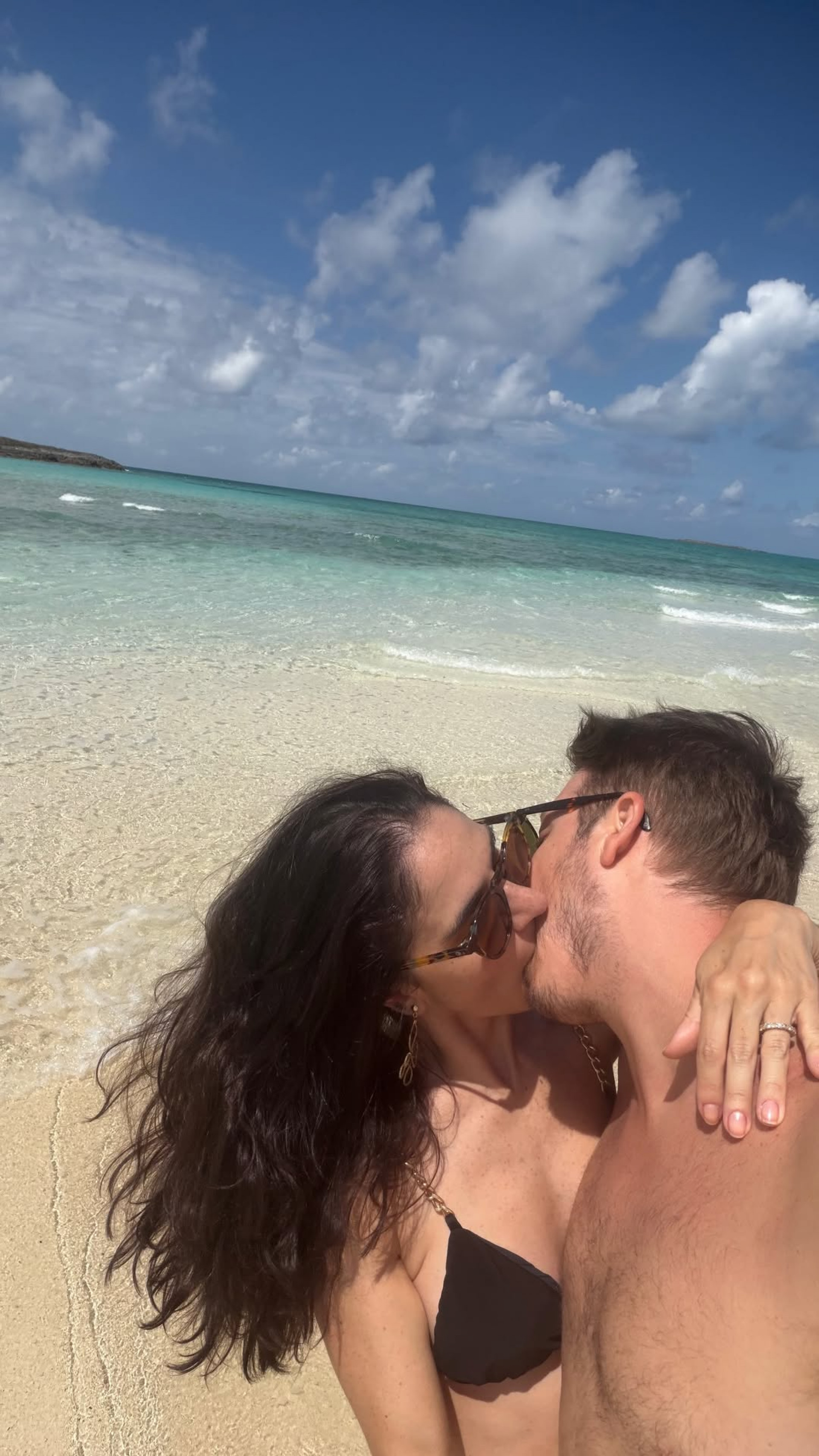 Priscila Castello Branco e Fabio Porchat posam em clima de romance - Reprodução do Instagram