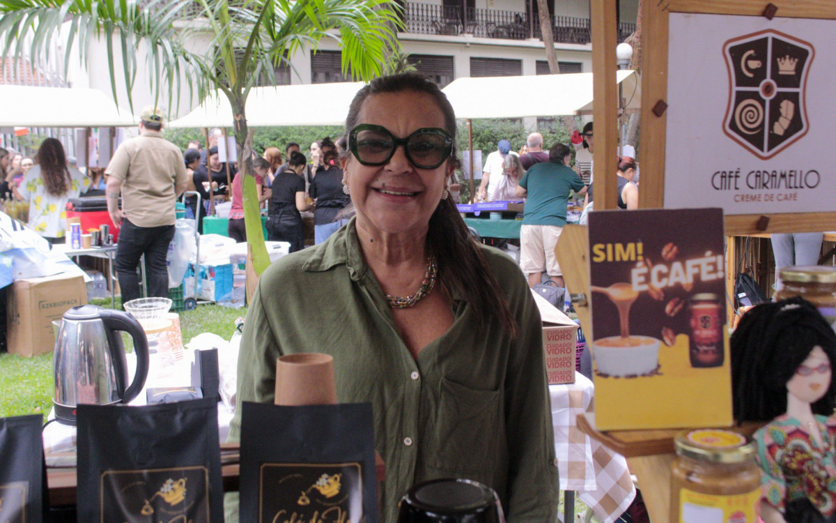 Feira Itália Nostra, realizada no Museu da República, no Catete, neste sábado (22). Na foto, Márcia de Saron. - Carlos Elias Junior/Agência O Dia