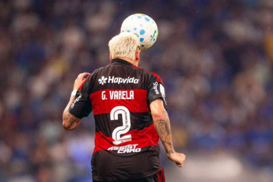 Varela vê tempos distintos em derrota do Flamengo para o Cruzeiro