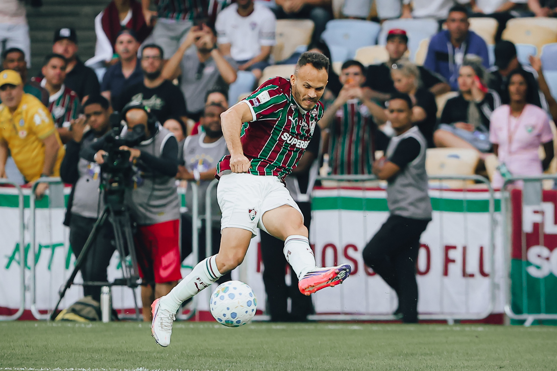 Ren&ecirc; em a&ccedil;&atilde;o pelo Fluminense diante do Remo, no Maracan&atilde; - Lucas Mer&ccedil;on / Fluminense FC