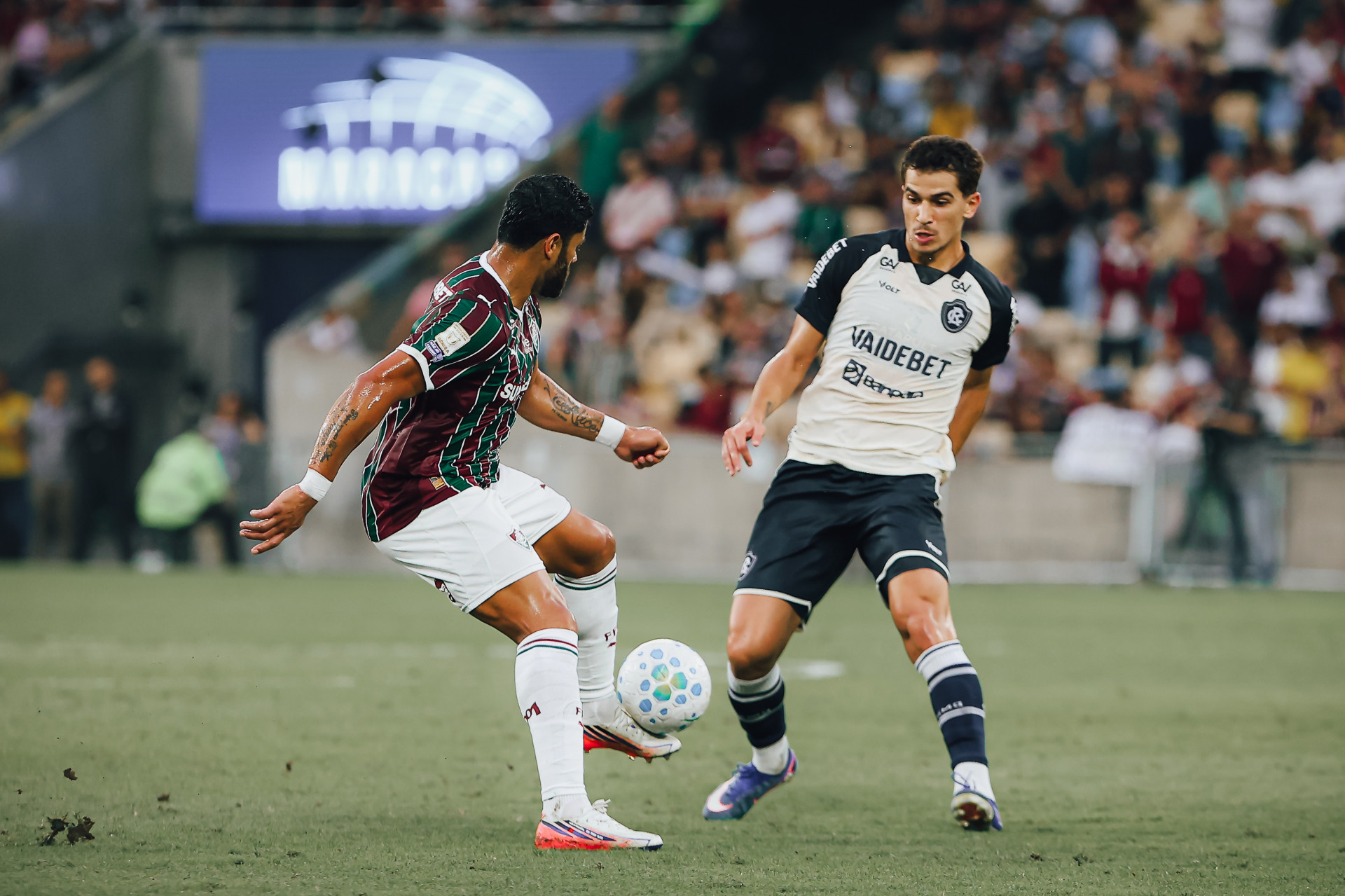 Hulk em a&ccedil;&atilde;o pelo Fluminense diante do Remo, no Maracan&atilde; - Lucas Mer&ccedil;on / Fluminense FC