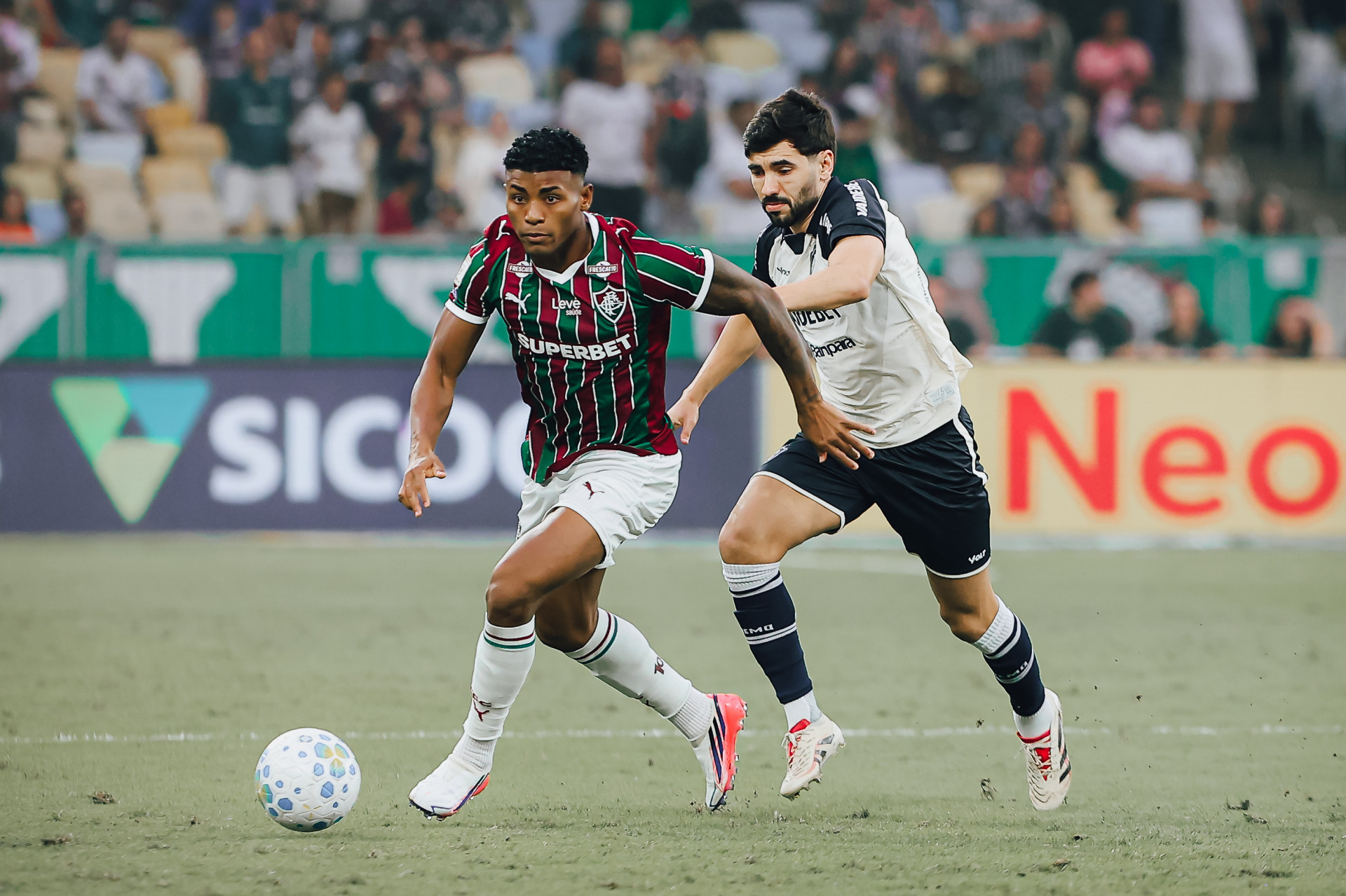 H&eacute;rcules em a&ccedil;&atilde;o pelo Fluminense diante do Remo, no Maracan&atilde; - Lucas Mer&ccedil;on / Fluminense FC
