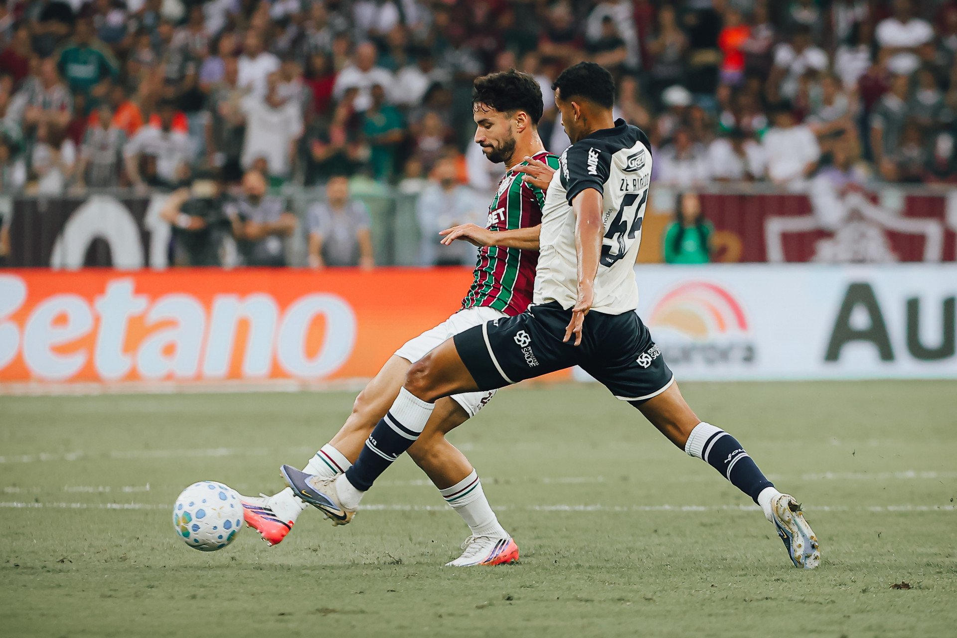Martinelli em a&ccedil;&atilde;o pelo Fluminense diante do Remo, no Maracan&atilde; - Lucas Mer&ccedil;on / Fluminense FC