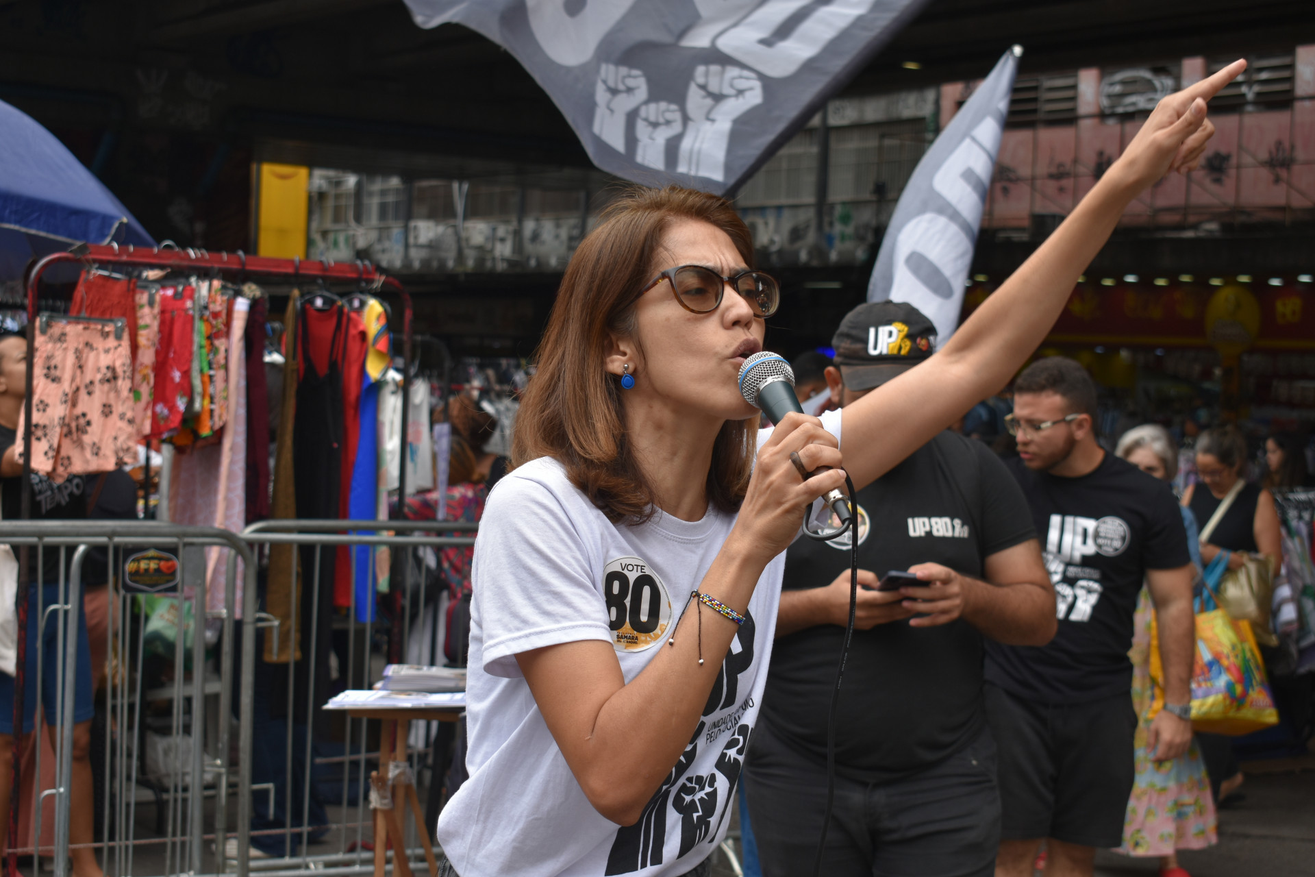 Juliete Pantoja (UP) em panfletagem em Madureira, na Zona Norte - Divulgação
