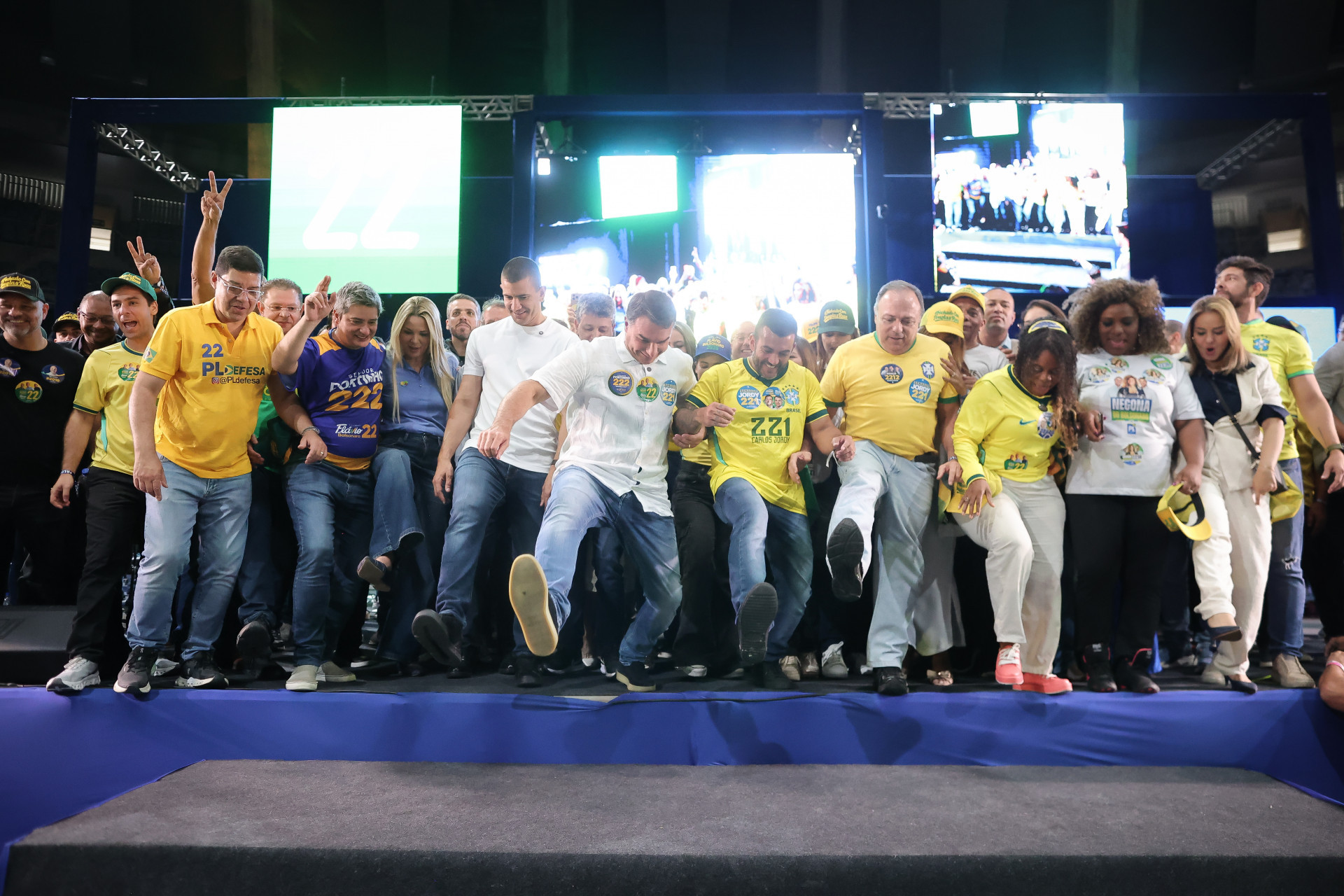 Flávio Bolsonaro participa de ato político ao lado de Douglas Ruas, candidato ao Governo do Rio - Divulgação/Imprensa Douglas Ruas