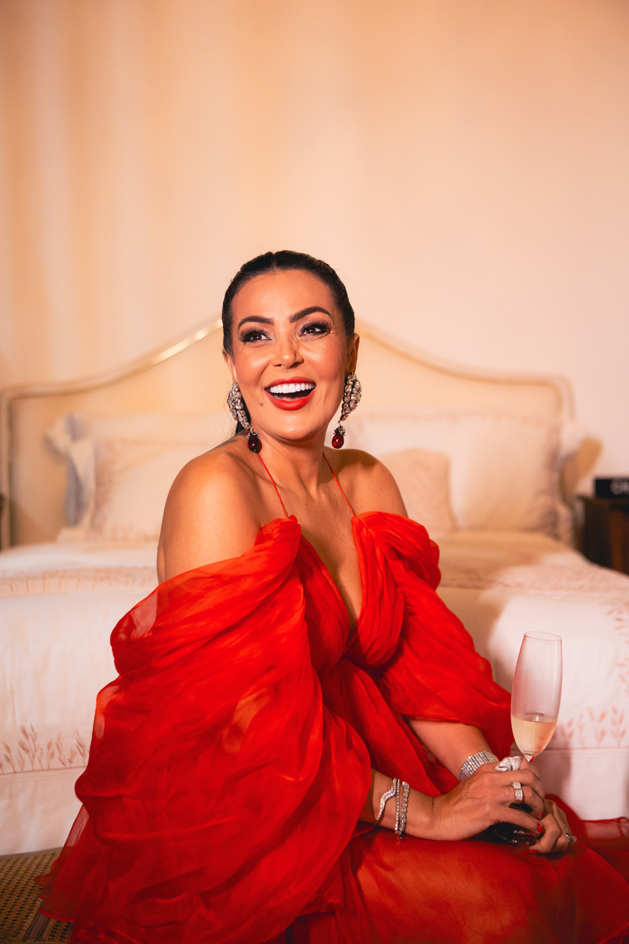 A belíssima aniversariante Gardênia Cavalcanti em um dos registros da mega festa, que teve decoração impecável e cada detalhe cuidadosamente pensado