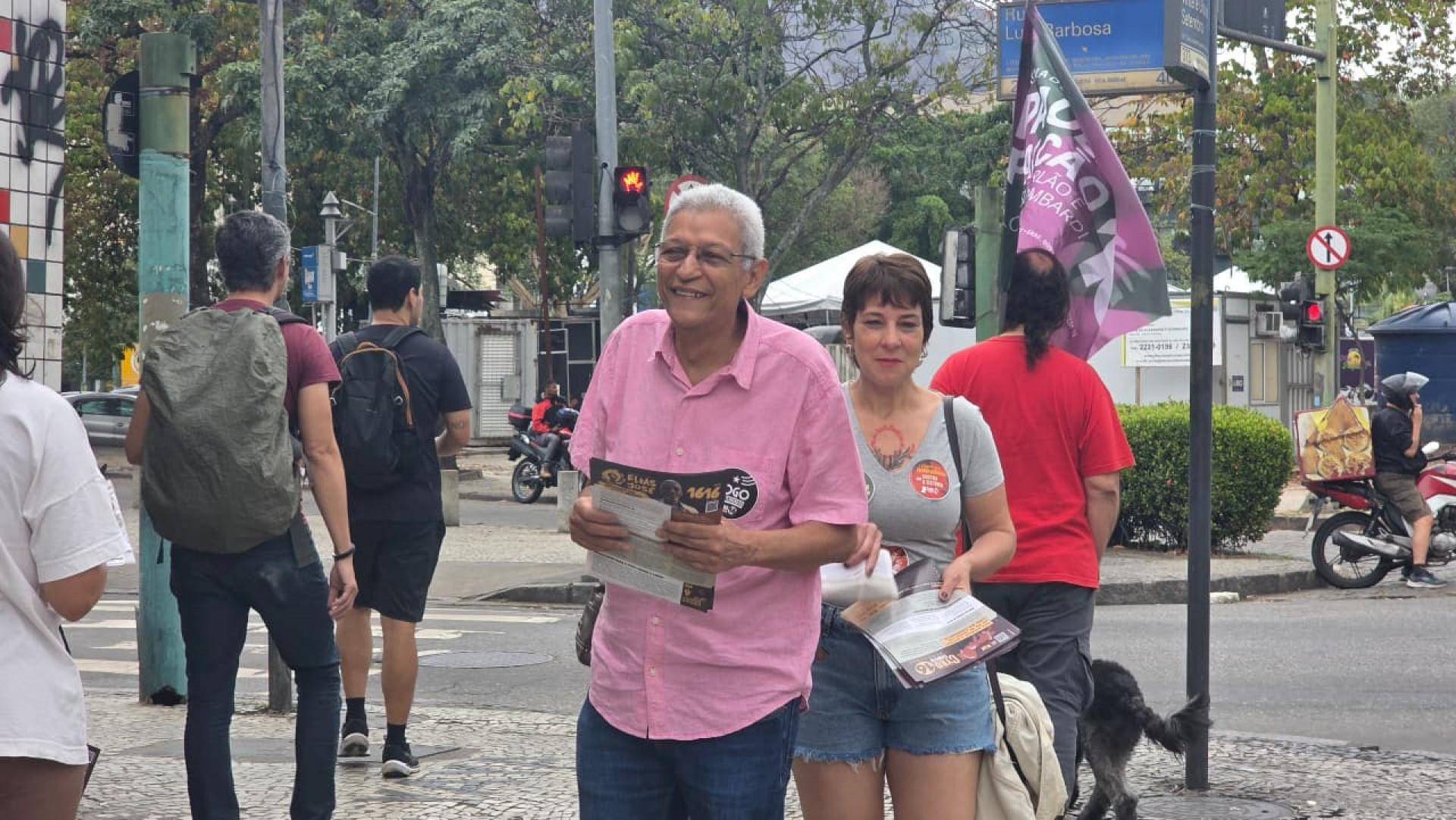 Cyro Garcia em caminhada pela Rua 28 de Setembro, na Zona Norte - Divulgação