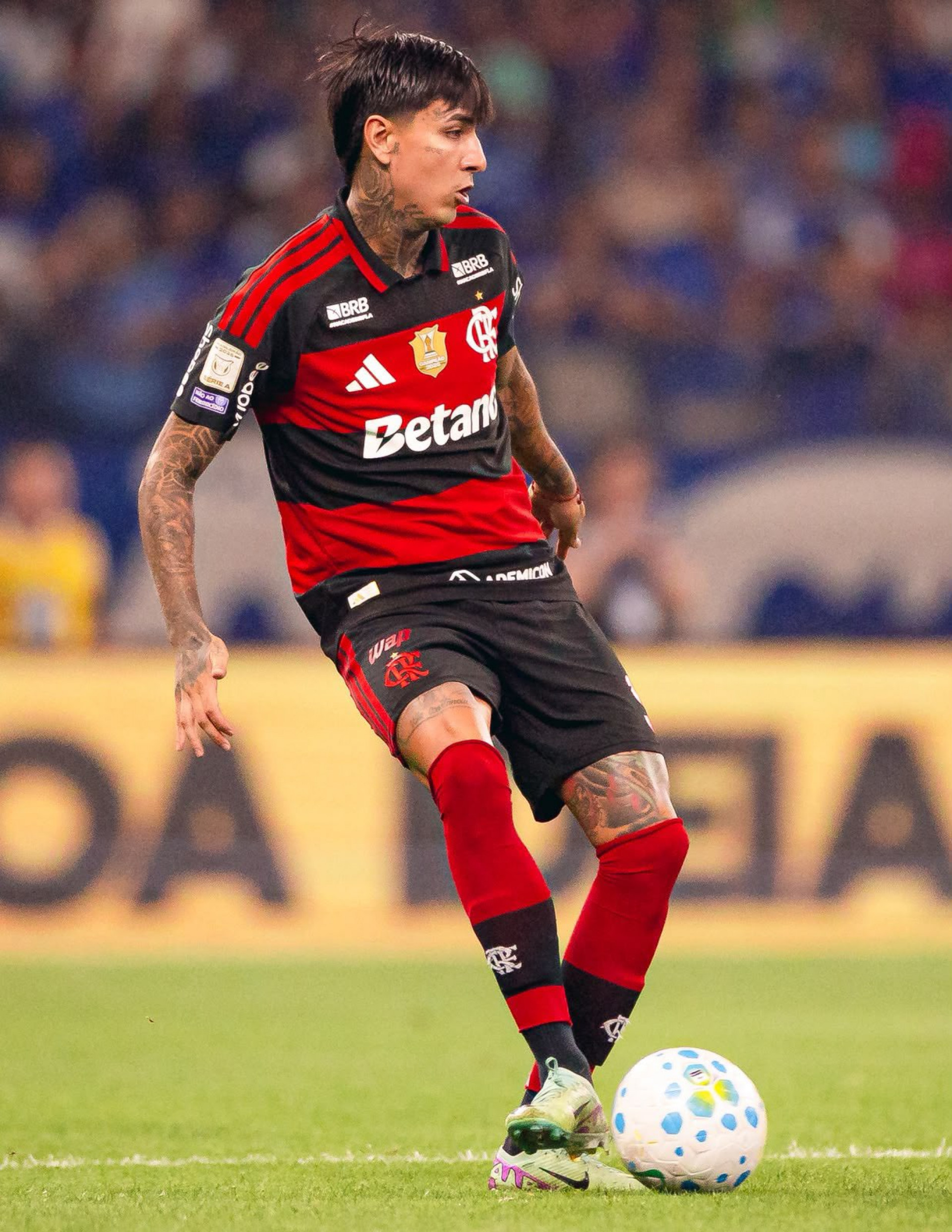 Pulgar em ação pelo Flamengo diante do Cruzeiro, no Mineirão - Divulgação / Flamengo