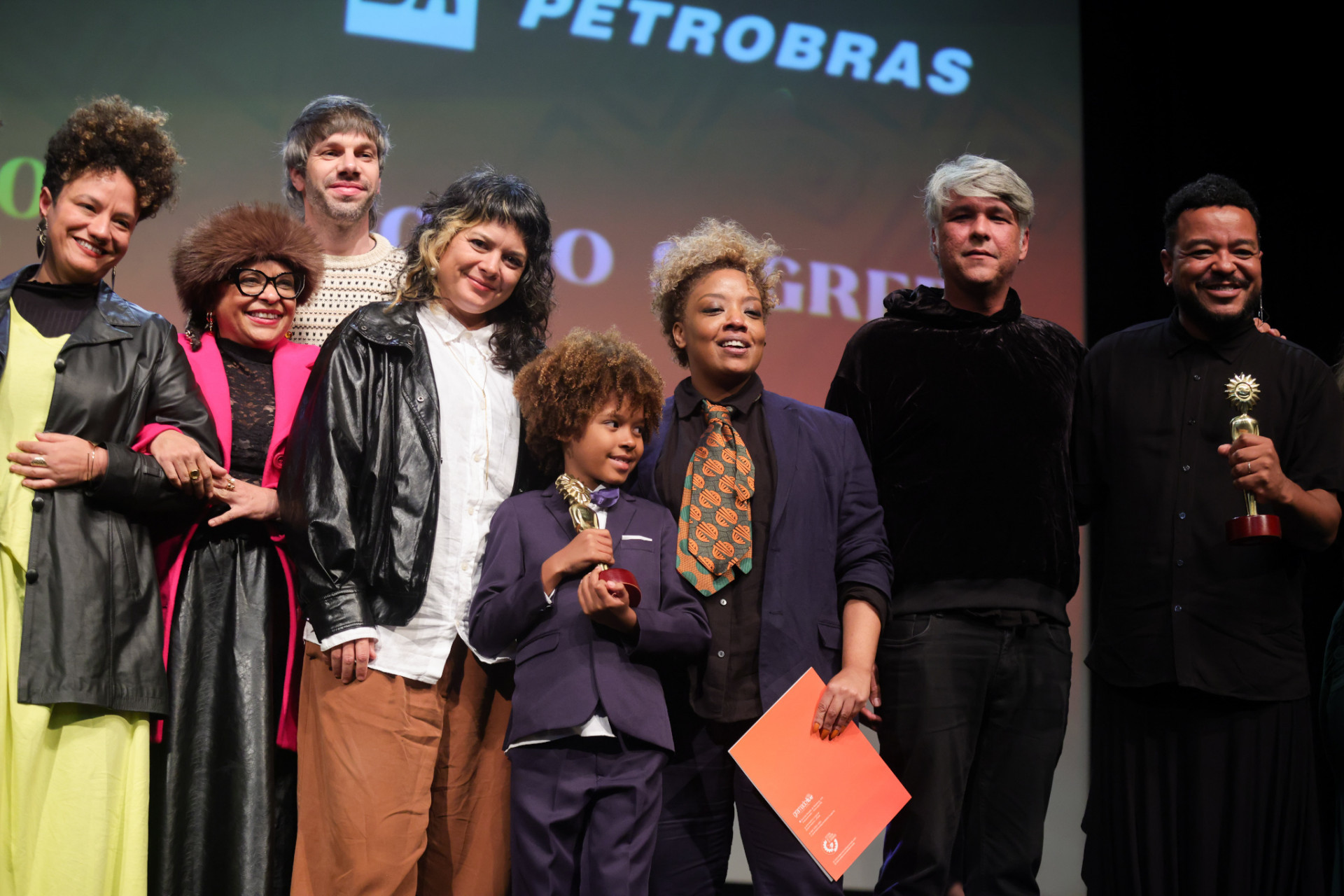 Equipe do filme 'Nosso Segredo' recebe prêmio de Melhor Longa Metragem no Festival de Cinema de Gramado - Lucas Ramos / Brazil News