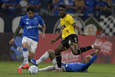 Botafogo avalia contratação de zagueiro do Barcelona-EQU