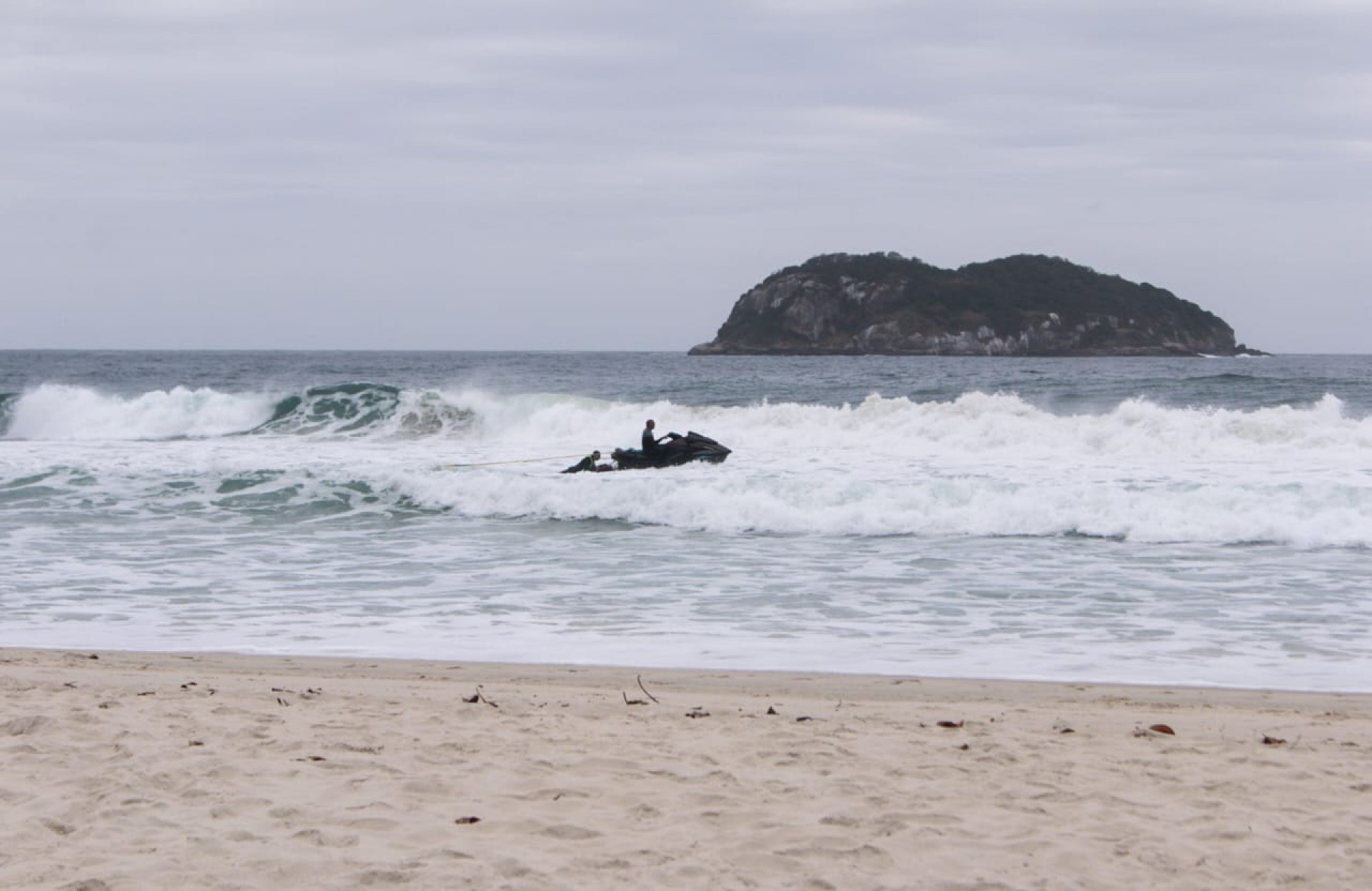 Não deu praia! Tempo continua instável durante a semana, no Rio - Carlos Elias Junior/ Agência O Dia
