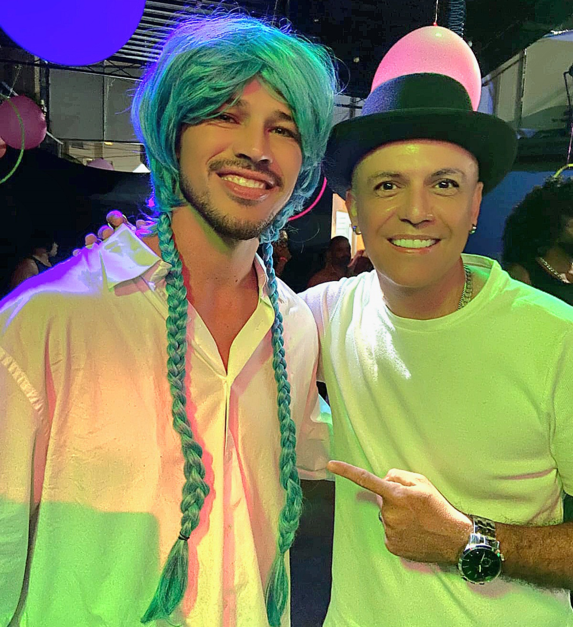 Cantor caxiense agita festa de elenco da novela \'Quem Ama Cuida\'