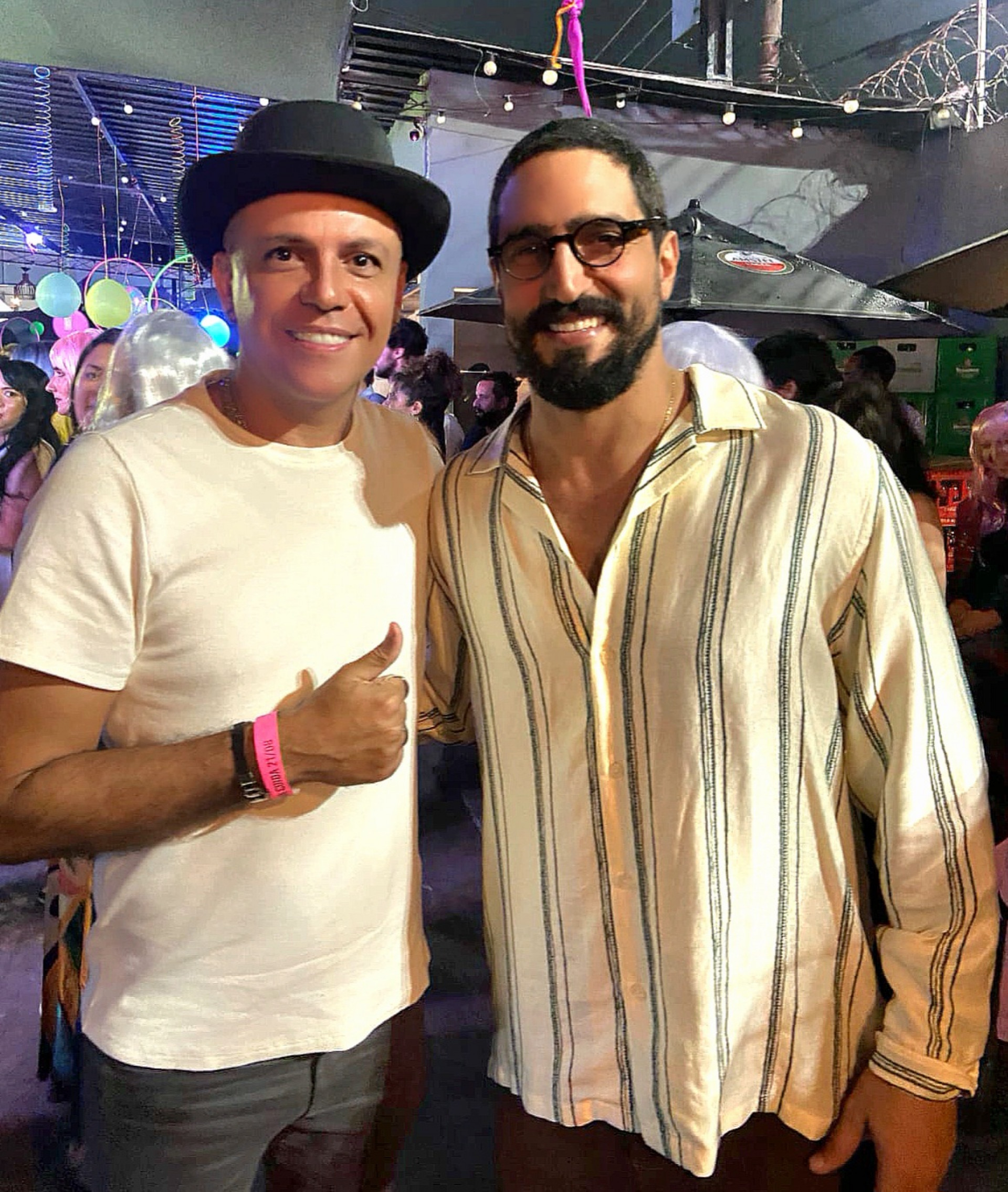 Cantor caxiense agita festa de elenco da novela \'Quem Ama Cuida\'