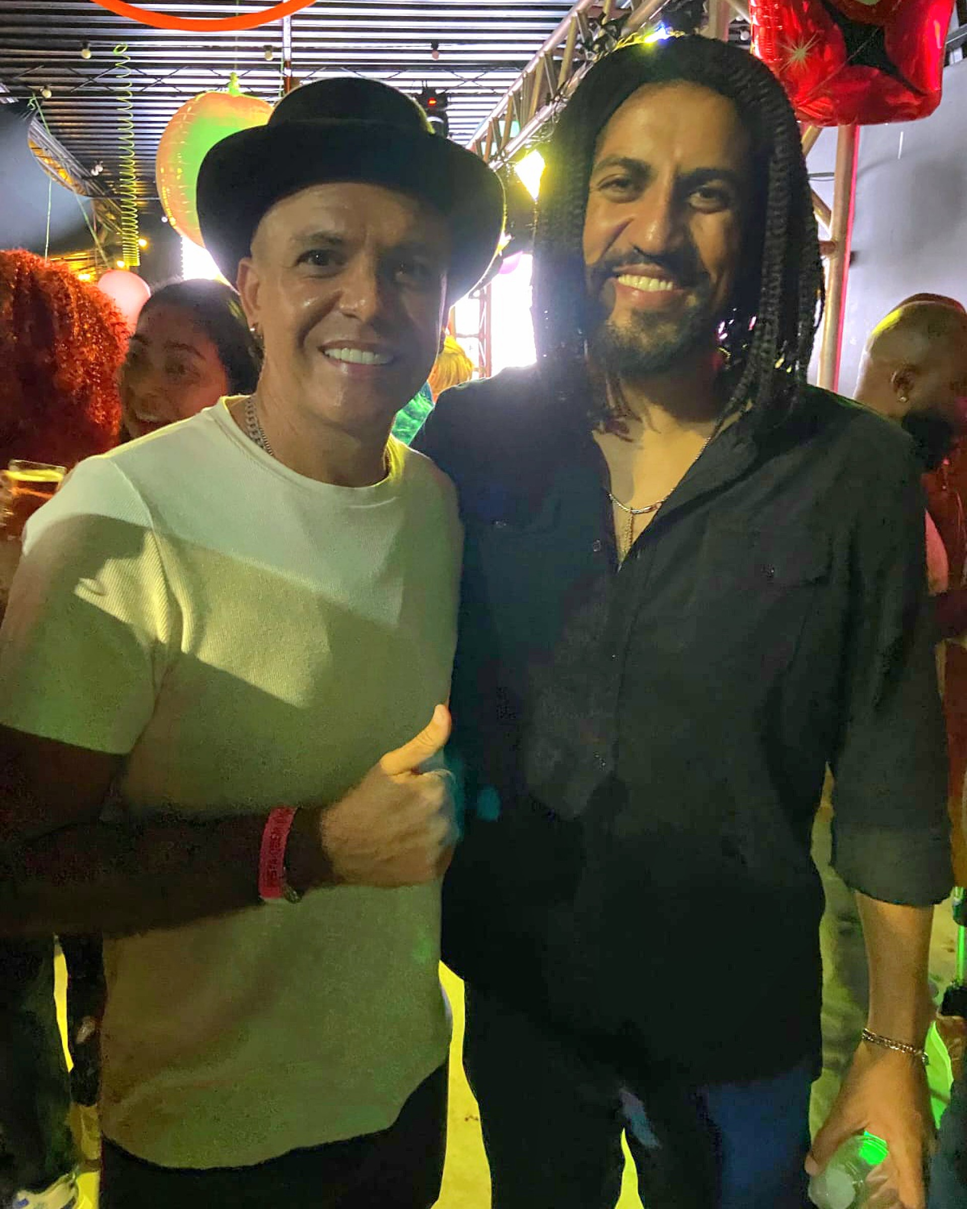 Cantor caxiense agita festa de elenco da novela \'Quem Ama Cuida\'