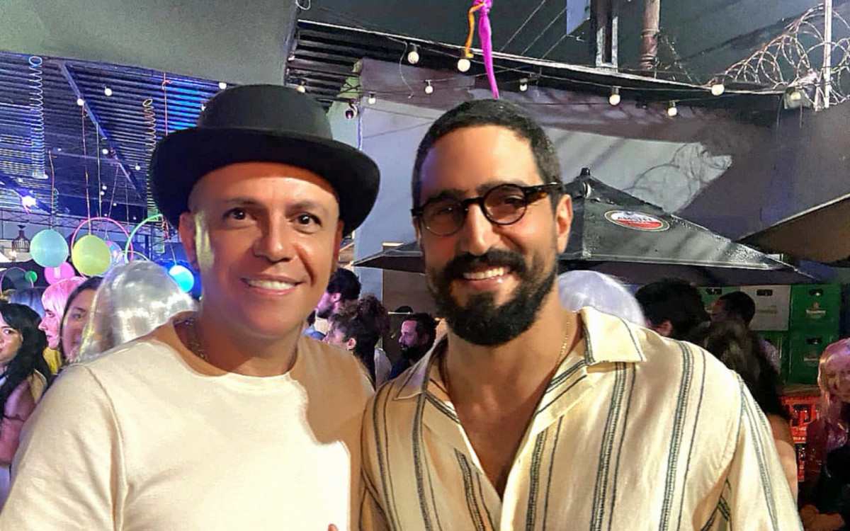 Cantor caxiense agita festa de elenco da novela 'Quem Ama Cuida' - Divulga&ccedil;&atilde;o/Walter Souza