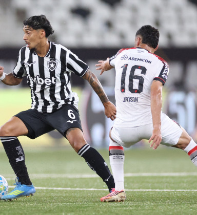Erros na saída de bola custam caro, e Botafogo perde para o Athletico