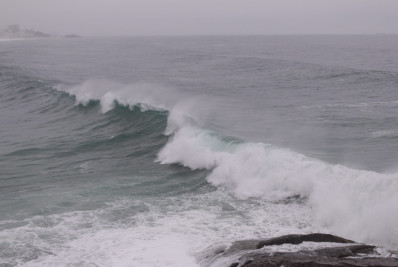 Marinha emite alerta de ressaca com ondas que podem chegar a 3 metros