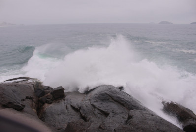 Marinha estende alerta de ressaca para a orla do Rio