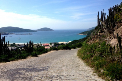 Pontal do Atalaia tem novas regras para veículos em Arraial do Cabo