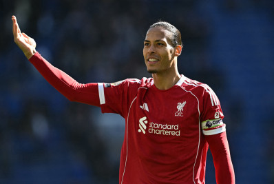 Van Dijk cobra reação do Liverpool e pede paciência com novo técnico