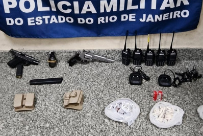 PM prende dois suspeitos e apreende pistola, granada e drogas em Belford Roxo