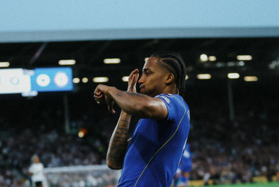 João Pedro marca, e Chelsea bate o Fulham na estreia do Inglês