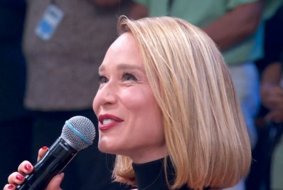 Mariana Ximenes troca mensagem com namorado no 'Domingão' e diz motivo