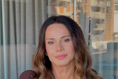 Viviane Araújo surpreende ao aparecer com cabelo preto e curto