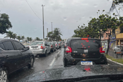 Chuva, frio e ressaca mudam o clima de Macaé nesta semana