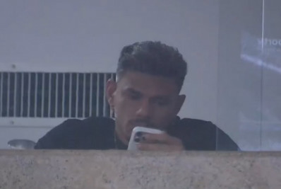 Tiquinho vai ao Estádio Nilton Santos para assistir a jogo do Botafogo