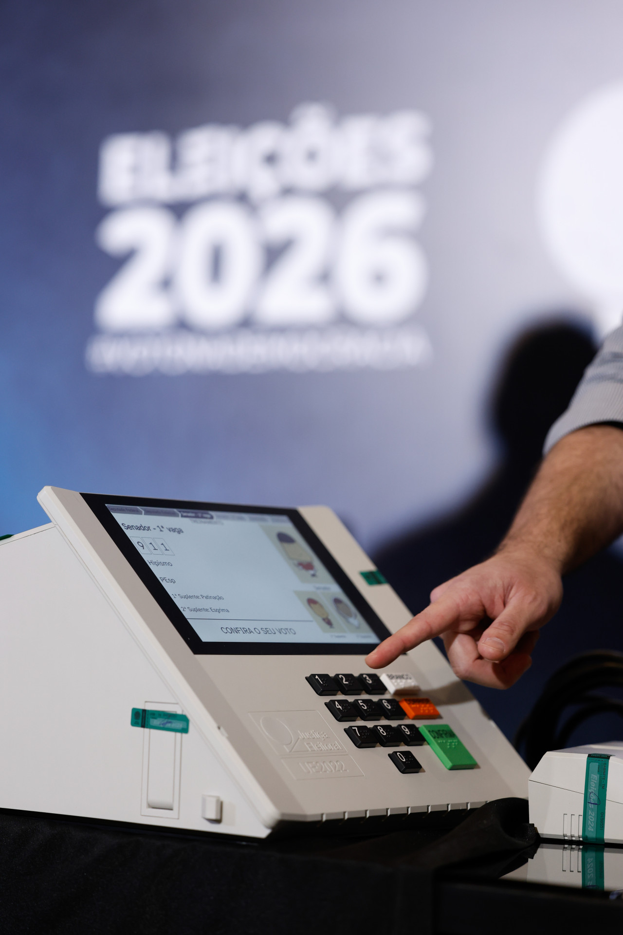 Novas regras do TSE exigem identificação de conteúdos manipulados por inteligência artificial