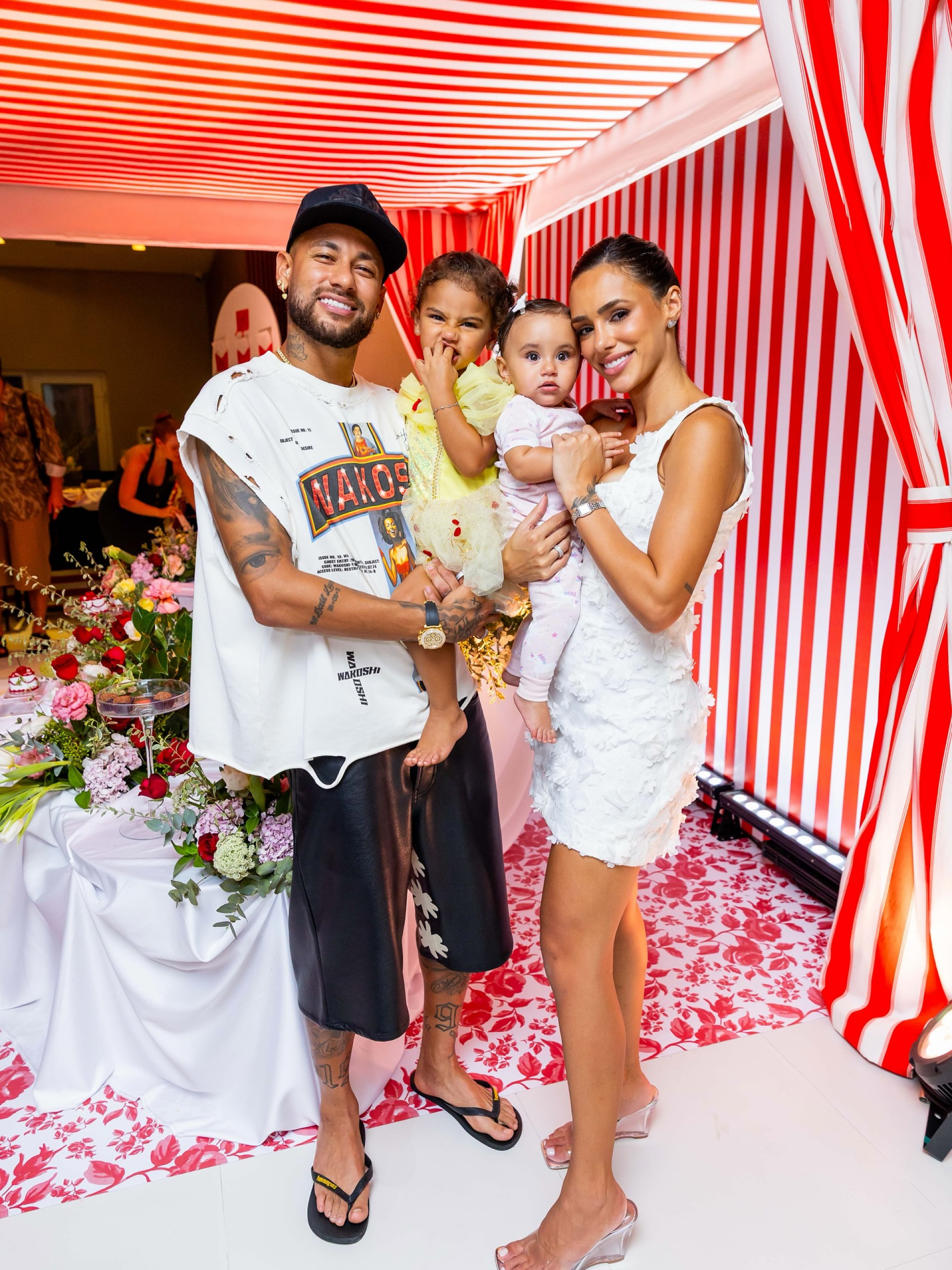 Bruna Biancardi e Neymar Jr com as filhas, Mavie e Mel - Reprodução/Instagram 