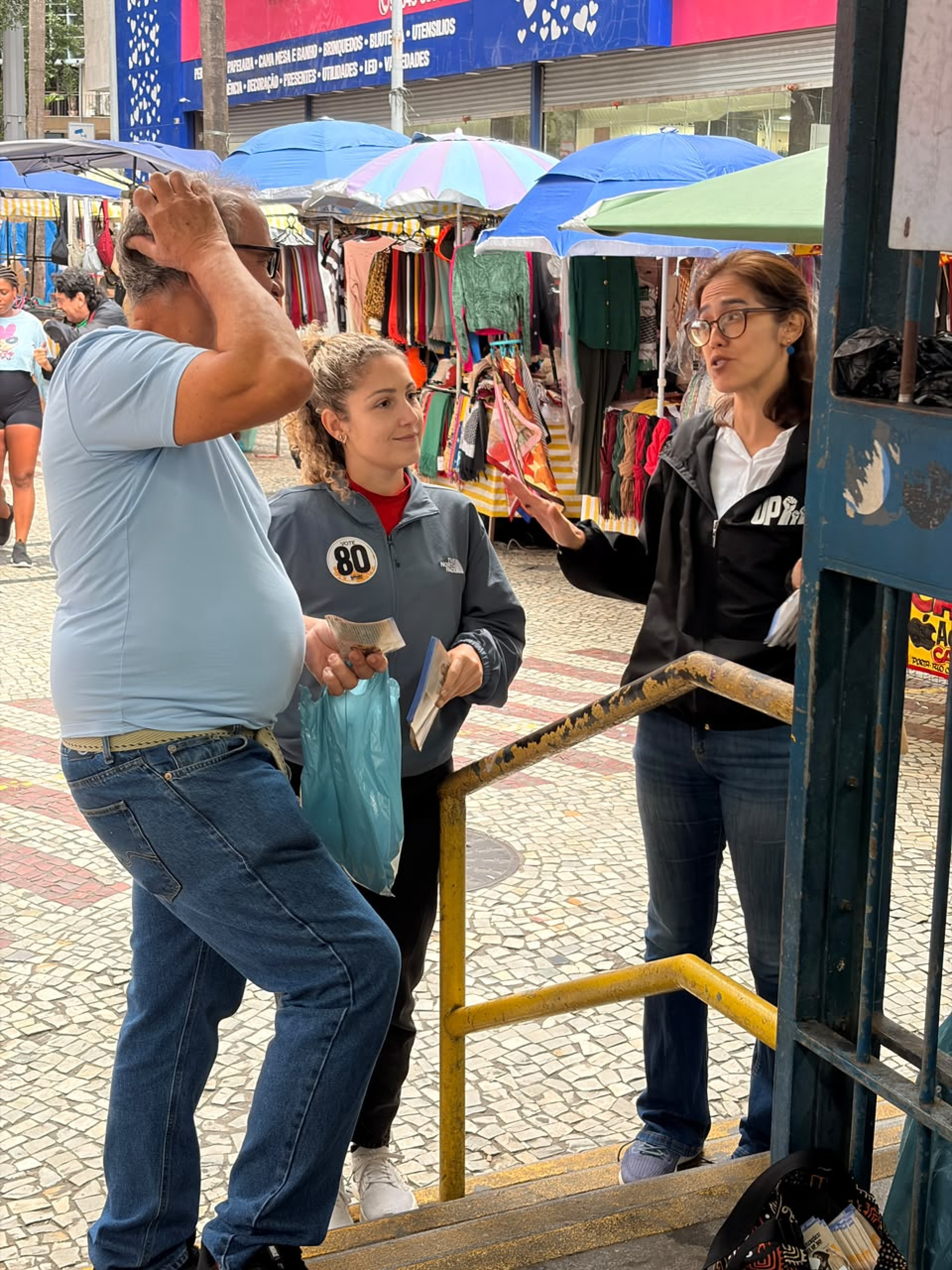 Juliete Pantoja (UP) fez panfletagem no metrô da Carioca, no Centro do Rio - Divulgação