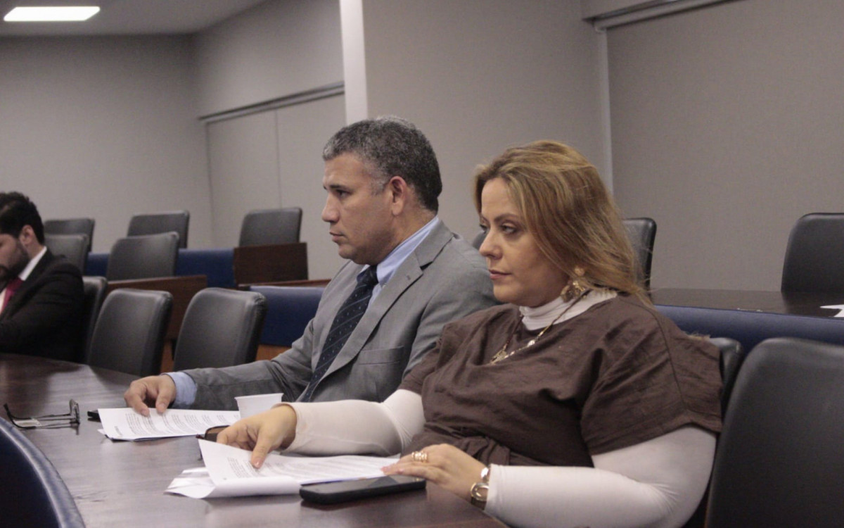 Carol de Andrade e Laércio Pereira, assessores do candidato ao senado pelo Podemos, Marcos Dias - Carlos Elias Junior/ Agência O Dia