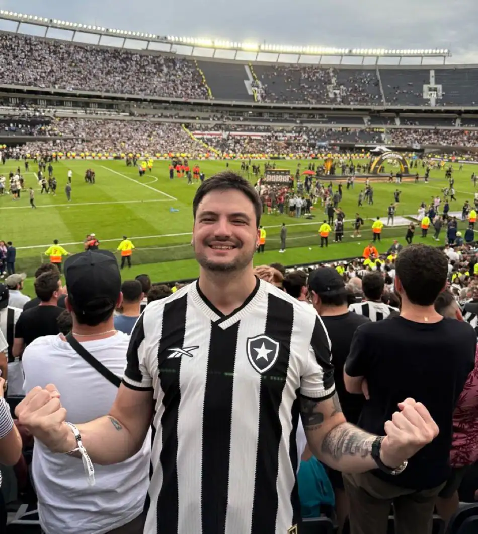 Alvinegros reagem à carta de Felipe Neto sobre presidente do Botafogo