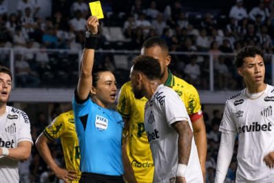 Dublador 'flagra' xingamentos de Neymar à árbitra: 'Você é horrorosa'