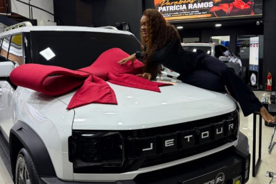 Patrícia Ramos compra carro de mais de R$500 mil: 'Mais uma conquista'